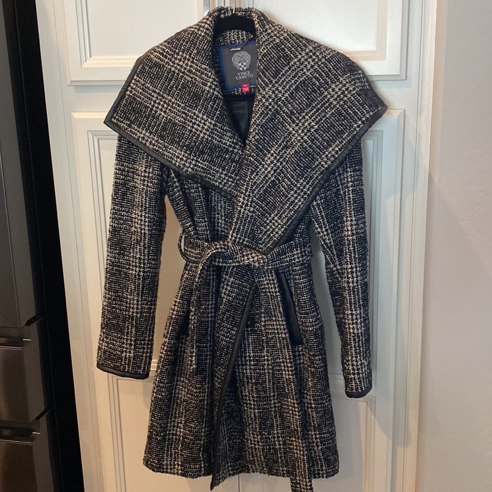 Vince Camuto stylish b&w fully lined wool coat